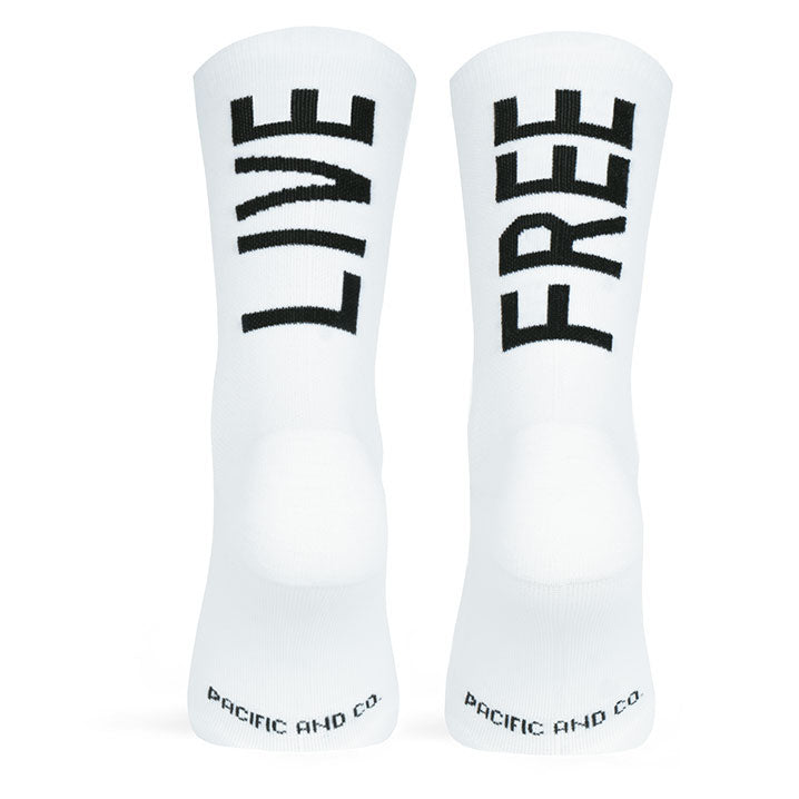 calcetines blancos para running y ciclismo con mensaje live free